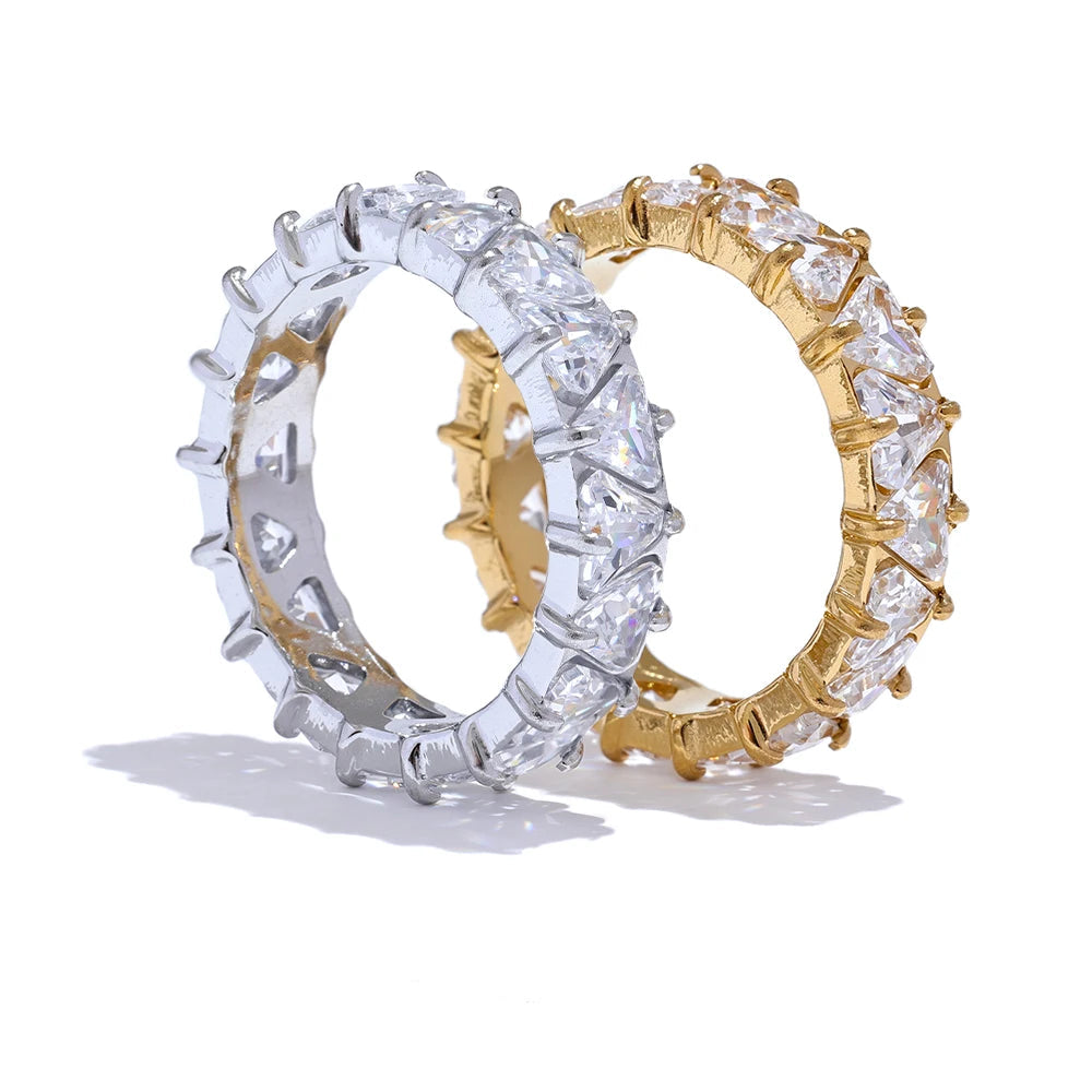 Two diamond rings, one gold and one silver, on a white background with 'Yi Xuan' branding.